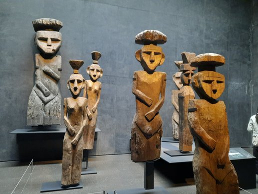 Holzfiguren der Mapuche, Museo Chileno de Arte Precolombino in Santiago/Chile.